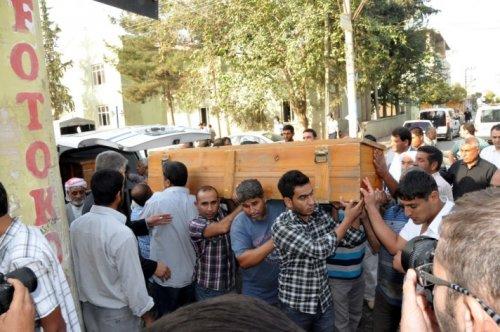 Akçakale'de hayatını kaybeden anne ve 3 çocuğu toprağa verildi