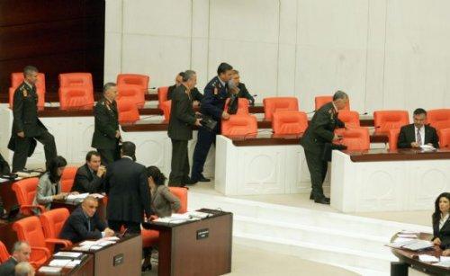 Meclis'teki Suriye tezkeresi görüşmelerinden kareler