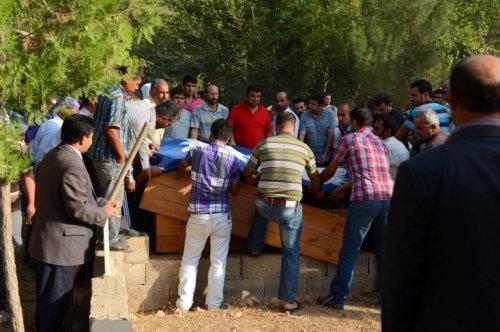 Akçakale'de hayatını kaybeden anne ve 3 çocuğu toprağa verildi