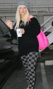 Clinton gözlerini Aguilera'nın göğüslerinden alamadı