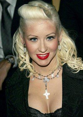 Clinton gözlerini Aguilera'nın göğüslerinden alamadı