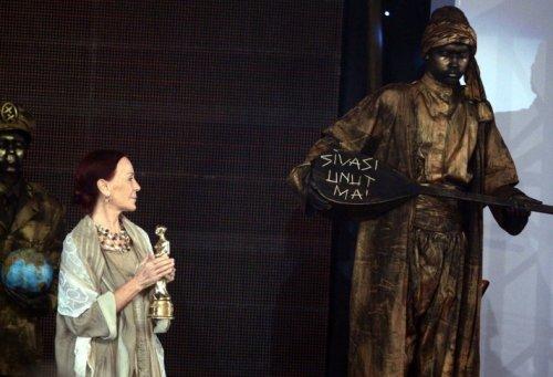 Altın Portakal'da Sultan'lı açılış