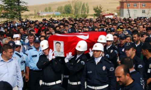 Şehit polis Mehmet Çolak Konya'da toprağa verildi