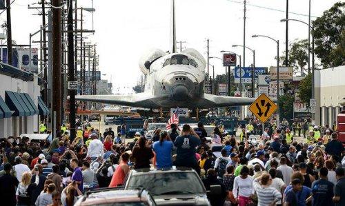 Endeavour Los Angeles sokaklarında