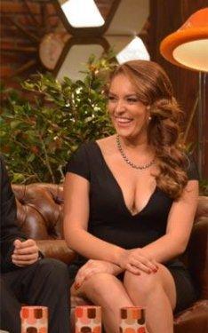 Ezgi Mola'dan göğüs şov