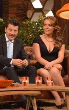 Ezgi Mola'dan göğüs şov