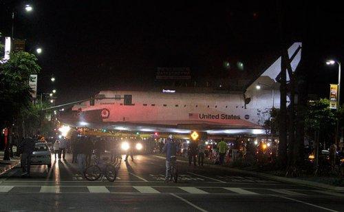 Endeavour Los Angeles sokaklarında