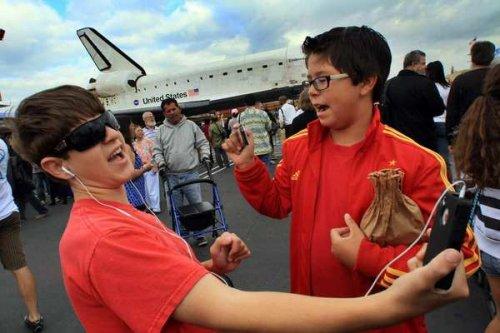 Endeavour Los Angeles sokaklarında