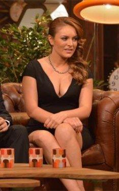 Ezgi Mola'dan göğüs şov