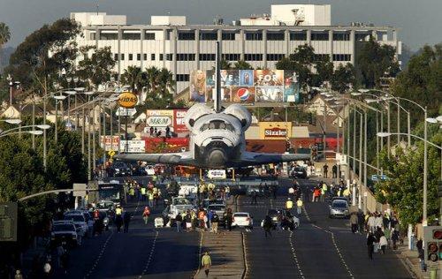 Endeavour Los Angeles sokaklarında