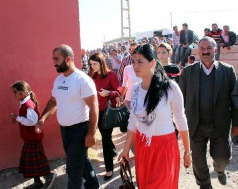 Halk öğretmenini Pkk'lıdan aldı