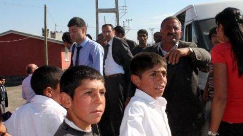 Halk öğretmenini Pkk'lıdan aldı