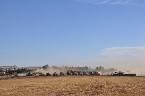 Şanlıurfa'nun Suriye sınırında tank tatbikatı	