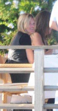 Türkiye hayranlığı Kate Moss'a ay yıldız dövme yaptırdı