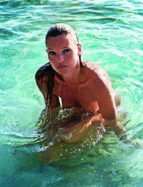 Türkiye hayranlığı Kate Moss'a ay yıldız dövme yaptırdı