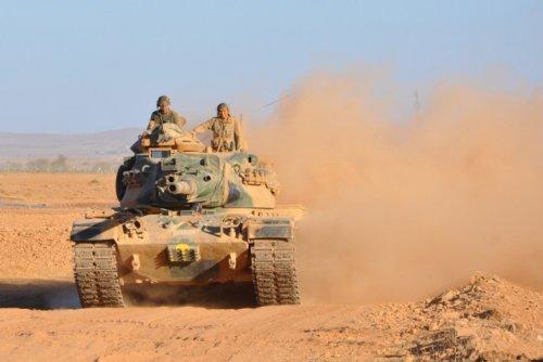 Şanlıurfa'nun Suriye sınırında tank tatbikatı	