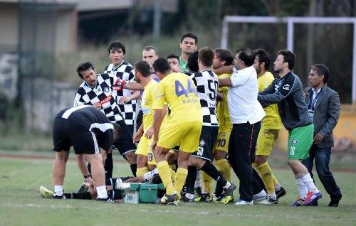 Serhat Akın çekiçle saldırdı