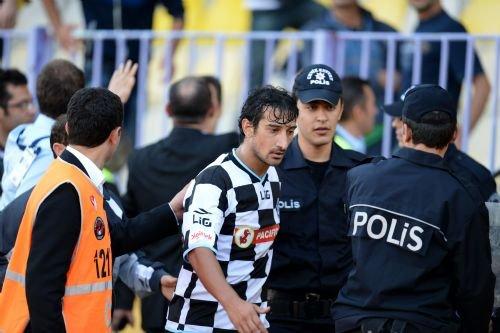 Serhat Akın çekiçle saldırdı