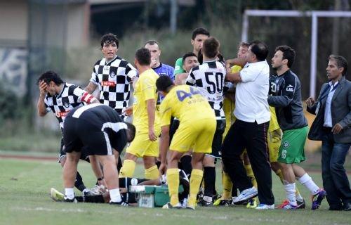 Serhat Akın çekiçle saldırdı