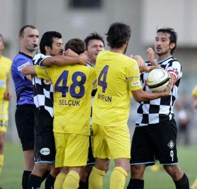 Serhat Akın çekiçle saldırdı