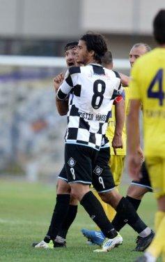 Serhat Akın çekiçle saldırdı