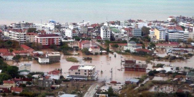 Sel Marmara ve Avşa adalarını vurdu