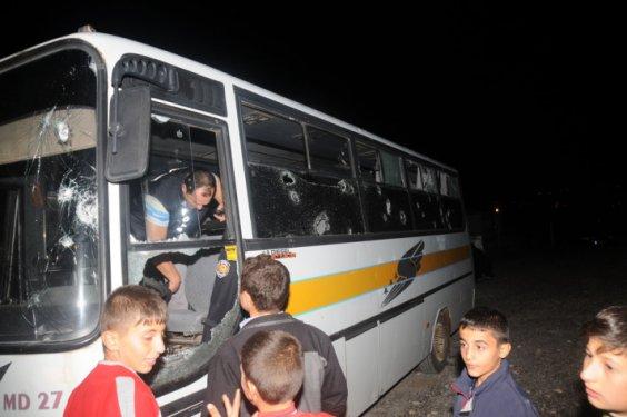 Suriyeli mülteciler polisi taşladı