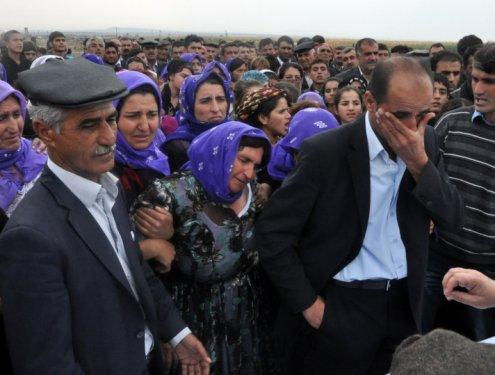 Diyarbakır şehidi Kürtçe ağıtlarla uğurlandı