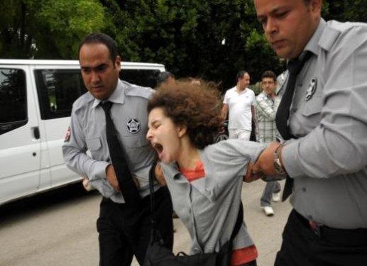 Adana'da üniversitede arbede