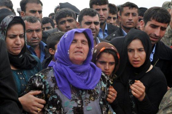 Diyarbakır şehidi Kürtçe ağıtlarla uğurlandı