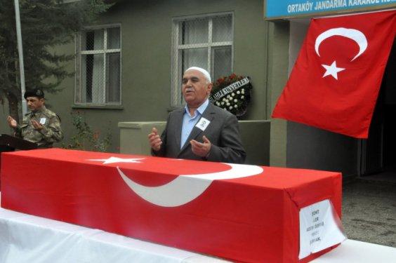 Diyarbakır şehidi Kürtçe ağıtlarla uğurlandı