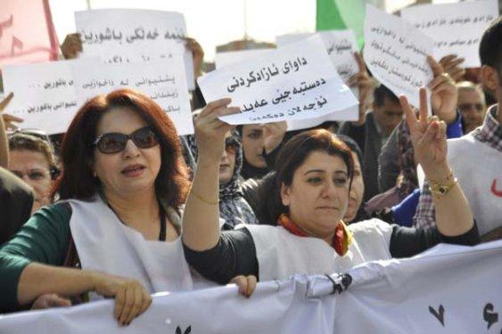 Kuzey Iraklı kürtler Türk bayrağı yaktı