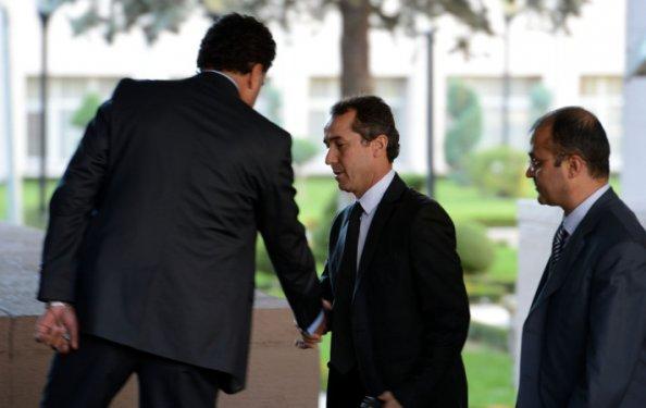 Başbakanlık Merkez Bina'da silah sesleri