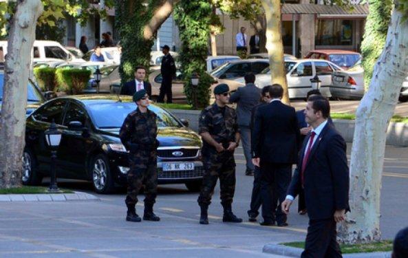 Başbakanlık Merkez Bina'da silah sesleri