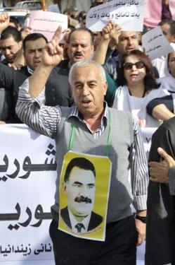 Kuzey Iraklı kürtler Türk bayrağı yaktı