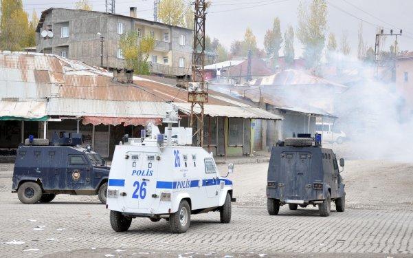 Yüksekova'da cuma namazı gerginliği