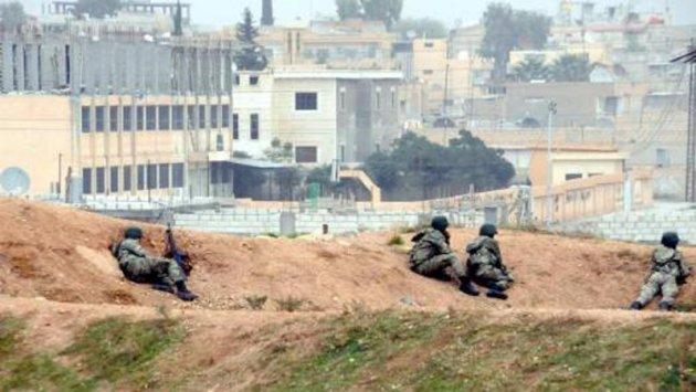 Asker siperde Suriye'yi izliyor