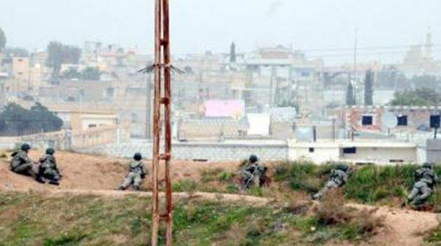 Asker siperde Suriye'yi izliyor