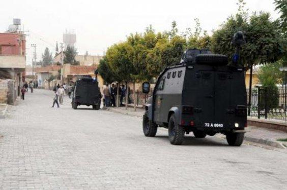 Asker siperde Suriye'yi izliyor