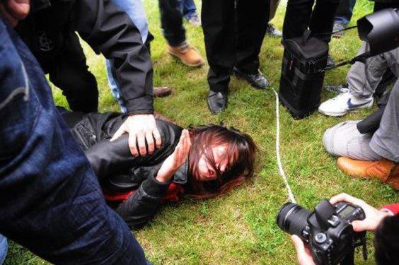 Ertuğrul Günay'a Bursa'da yumurtalı protesto