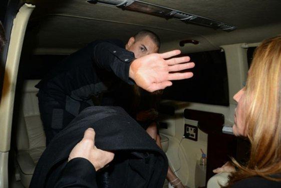 Jennifer Lopez Reina'da dansözle göbek attı