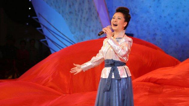 Çin'in pop yıldızı First Lady'si: Peng Liyuan