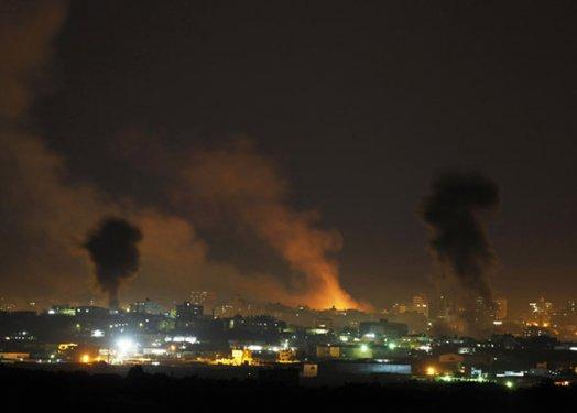 İsrail havadan-karadan Gazze'yi vurdu