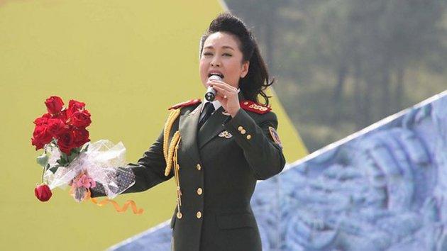 Çin'in pop yıldızı First Lady'si: Peng Liyuan