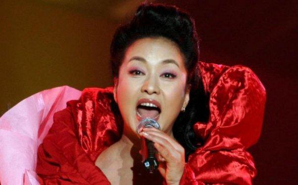 Çin'in pop yıldızı First Lady'si: Peng Liyuan