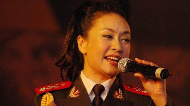Çin'in pop yıldızı First Lady'si: Peng Liyuan