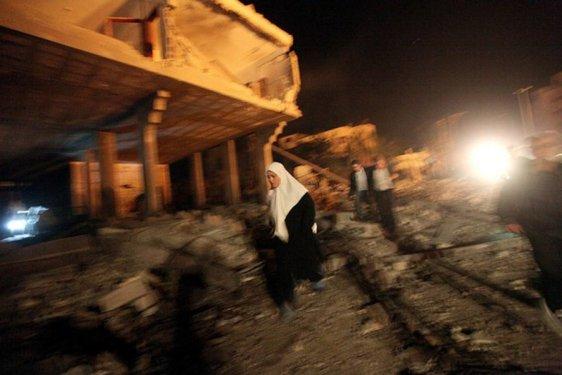 İsrail havadan-karadan Gazze'yi vurdu