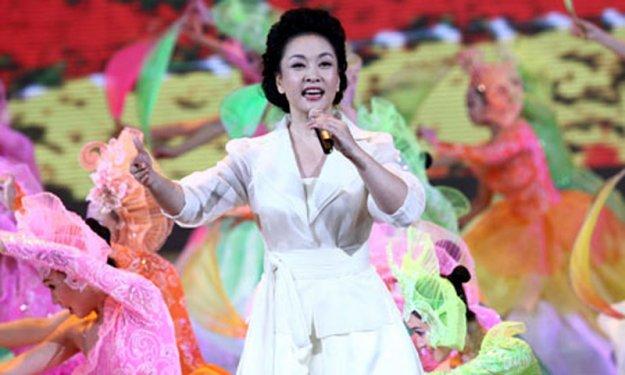 Çin'in pop yıldızı First Lady'si: Peng Liyuan