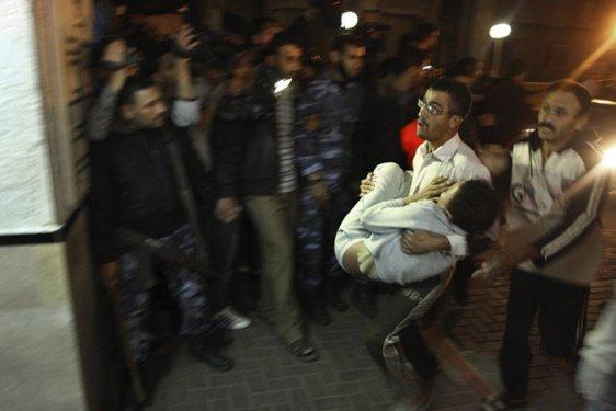 İsrail havadan-karadan Gazze'yi vurdu