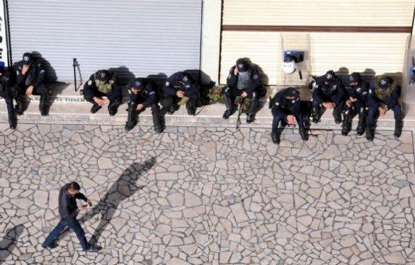 Polis Diyarbakır'da geniş güvenlik önlemleri aldı 